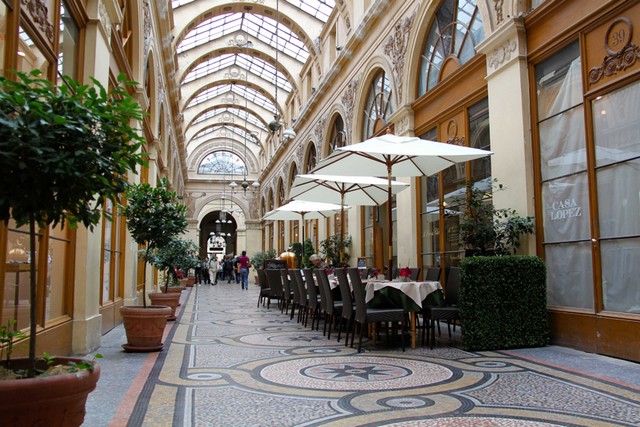 La Place 10 Passage De La Canopée 75001 Paris A l’ombre des passages couverts